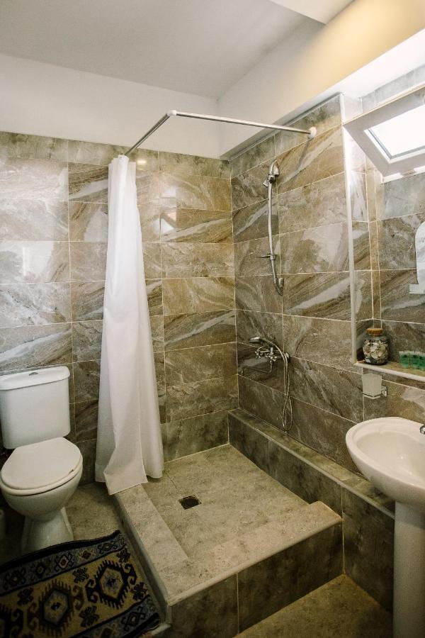Chateau Dzveli Gavazi Hotel Akhalsopeli  Buitenkant foto